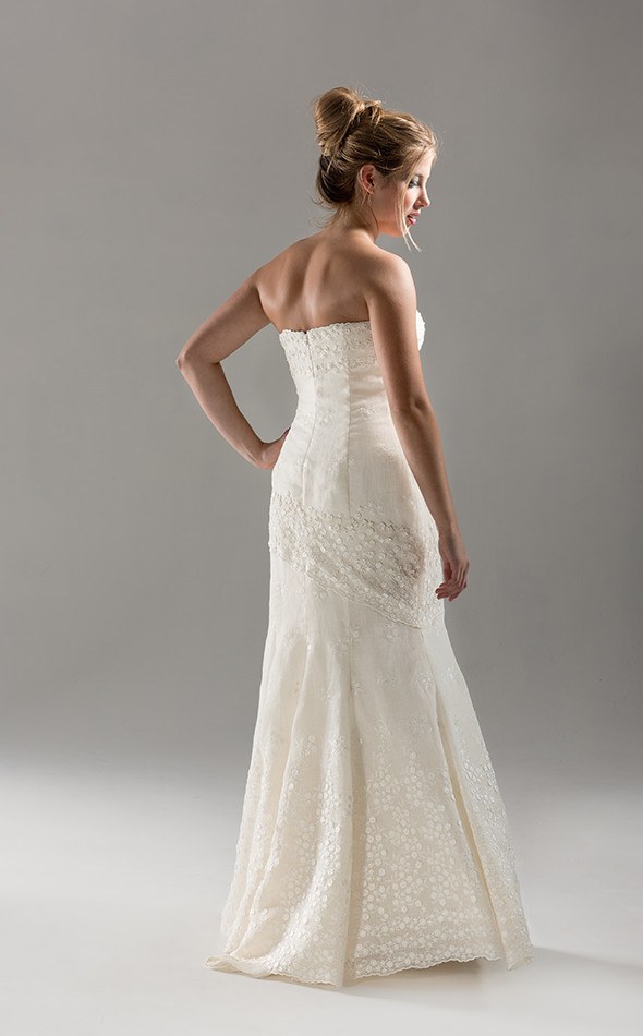 ABITO-DA-SPOSA-A-SIRENA-IN-PIZZO-02