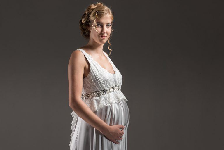 Scopri di più sull'articolo Abito da sposa premaman: come scegliere il miglior abito per la sposa in dolce attesa
