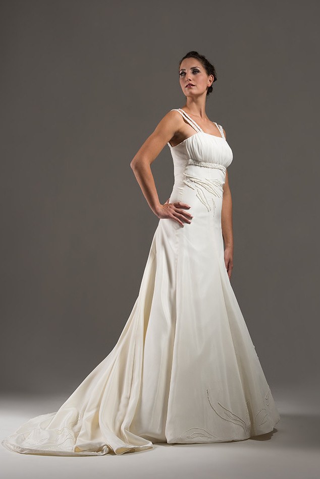 ABITO-DA-SPOSA-REDINGOTE