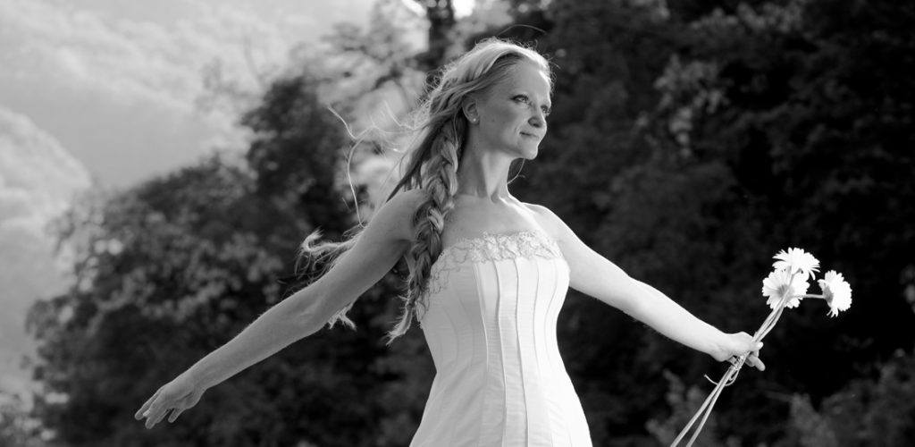 abito da sposa su misura a fiori