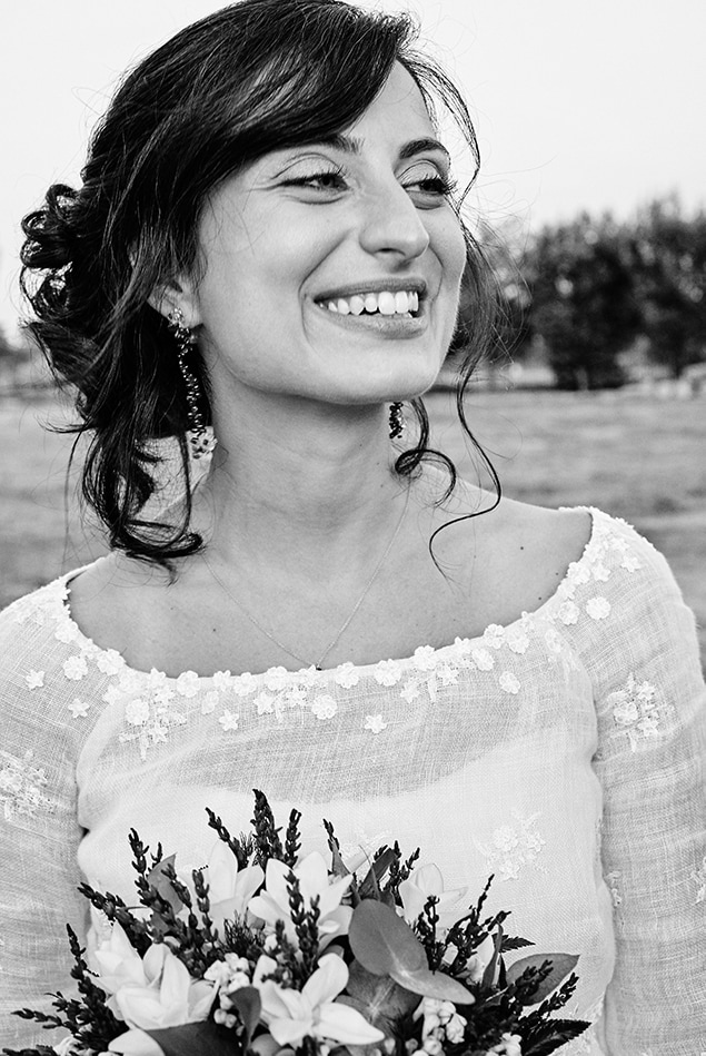 Abito da sposa etico in lino ricamato (2)