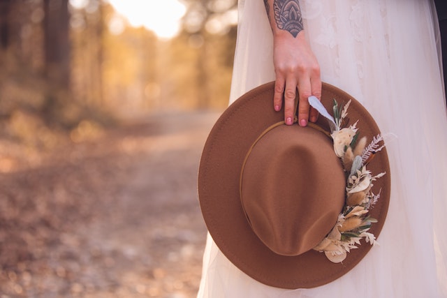 Scopri di più sull'articolo Abito da sposa boho-chic: modelli diversi dallo spirito romantico, hippie, indipendente